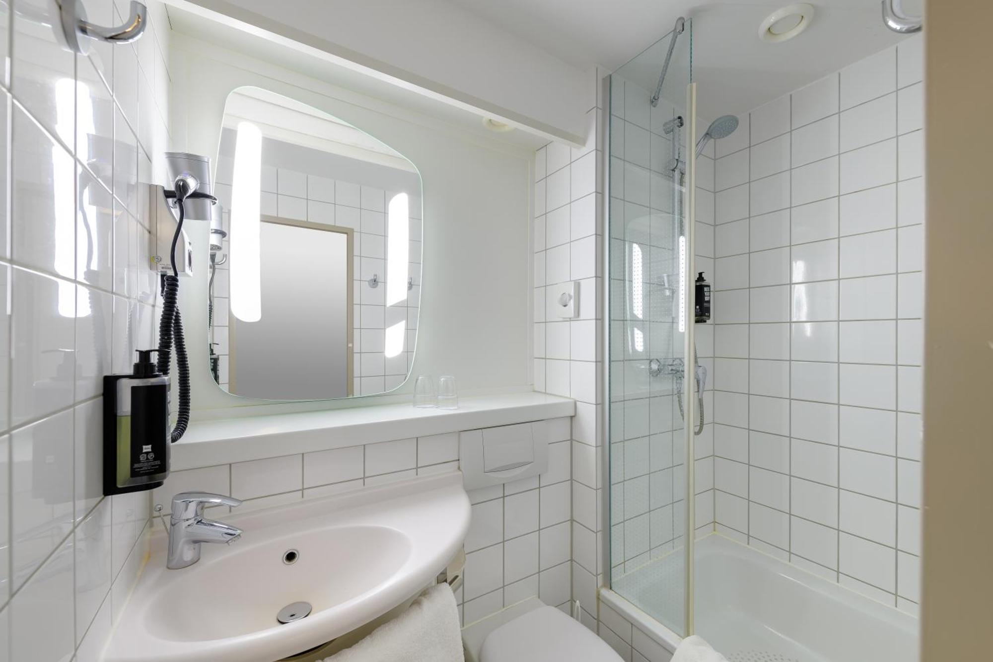 Ibis Hotel Koeln Am Dom Екстериор снимка